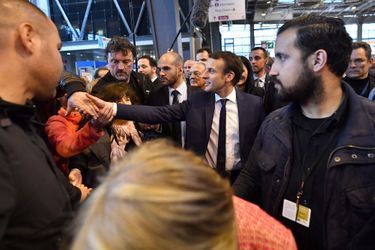 Emmanuel Macron avec Alexandre Benalla (à droite) au salon de l&#039;Agriculture en mars 2017.