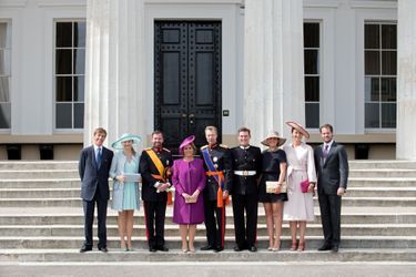 Le prince Sébastien de Luxembourg entouré de la famille grand-ducale à Sandhurst, le 11 août 2017