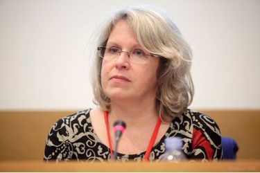 Violaine Guérin, présidente de l&#039;association &quot;Stop aux violences&quot;, lors des Assises nationales sur les violences sexuelles au Sénat en janvier 2014.