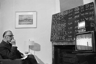 Le candidat Georges Pompidou attend les résultats du premier tour de l'élection présidentielle en juin 1969.