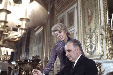 Le président Georges Pompidou avec son épouse Claude au Palais de l'Elysée, en décembre 1969.