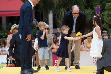 Le prince Albert II de Monaco avec ses jumeaux la princesse Gabriella et le prince Jacques à Monaco, le 16 juin 2019