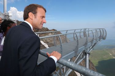Emmanuel Macron à l'observatoire du Pic du Midi, jeudi.