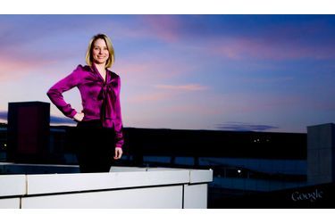 Marissa Mayer, 37 ans, venue de Google, prend la tête d&#039;un autre géant du web, Yahoo!. Elle rejoint le cercle toujours restreint des femmes qui dirigent de grandes entreprises. Il y a trois ans, elle était parvenue aux sommets de l&#039;empire Google, qu&#039;elle avait rejoint en 1999, vingtième employée d&#039;une petite start-up qui n&#039;était pas encore la marque la plus célèbre de la web économie. Elle confiait à Match en 2009: «Quand j’étais petite, je voulais être médecin. Je faisais aussi de la danse, j’avais été pom-pom girl. Surtout, déjà, je travaillais beaucoup.» Désormais en charge de Yahoo!, elle aura fort à faire pour redresser une firme historique du secteur mais qui a peiné à trouver sa place aux côtés des nouvelles stars du moment, Facebook en tête.