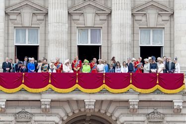 La reine d&#039;Angleterre Elizabeth II et la famille royale britannique au balcon de Buckingham Palace, le 11 juin 2016