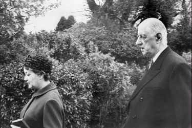 Charles et Yvonne de Gaulle à la sortie de l&#039;Eglise de Sneem, en mai 1969. L&#039;ex-président a choisi l&#039;Irlande pour s&#039;éloigner de la vie politique française.