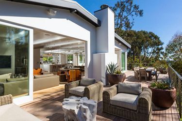 Cindy Crawford et son mari ont vendu une de leurs villas de Malibu il y a quelques jours.  