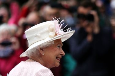 Ce lundi 10 août a marqué officiellement et militairement l’installation de la reine Elizabeth II dans son château écossais de Balmoral pour l’été<br />
. Chaque dimanche, le Royal Blog de Paris Match vous propose de voir ou revoir les plus belles photographies de la semaine royale.