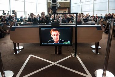 Photo prise à Strasbourg, le 8 avril dernier, lors d'une discussion avec Edward Snowden par vidéo interposée. 