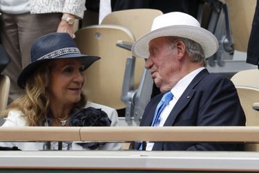 L'ex-roi Juan Carlos d'Espagne et sa fille aînée l'infante Elena à la finale de Roland-Garros à Paris, le 9 juin 2019