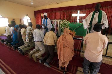 Des chrétiens dans une église de Khartoum.