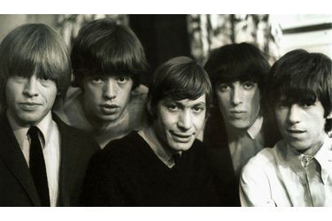 Brian Jones (à gauche) décède le 3 juillet 1969. Quelques semaines plus tôt, il avait annoncé son départ du groupe. Le 4 juillet sort «Honky Tonk Women». Sur ce nouveau tube, Mick Taylor a déjà remplacé le musicien, qui a rompu de fait avec les Stones depuis des mois.