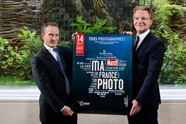 Henri Proglio, président d’EDF, et Olivier Royant, directeur de la rédaction de Paris Match, dévoilent l’affiche officielle de « Ma France en photo ».