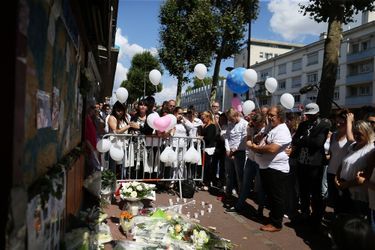 Familles et amis ont rendu hommage aux victimes de l&#039;incendie du bar &quot;Cuba Libre&quot;, à Rouen
