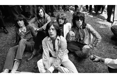 Le 5 juillet 1969, deux jours après la mort de Brian Jones, les Rolling Stones maintiennent leur concert gratuit prévu à Hyde Park, à Londres. C&#039;est l&#039;occasion d&#039;introniser Mick Taylor (second depuis la droite), le «remplaçant». Il restera avec le groupe jusqu&#039;en 1974.
