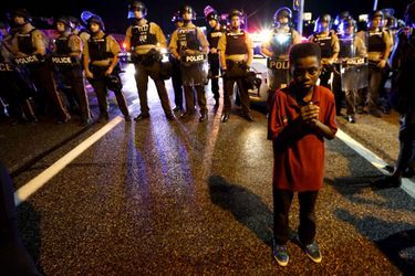 Ferguson s’embrase à nouveau  - L’état d’urgence décrété
