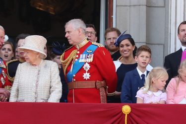 Meghan Markle et le prince Harry entourés de la famille royale britannique lors du Trooping the Colour au palais de Buckingham le 8 juin 2019