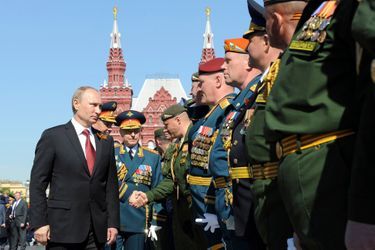 Vladimir Poutine le 9 mai sur la Place Pouge lors de commémoration de la victoire de la Russie sur l'Allemagne en 1945. 
