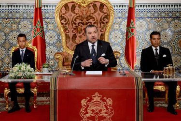 Le roi Mohammed VI du Maroc avec son fils Moulay El Hassan et son frère Moulay Rachid à Rabat, le 30 juillet 2015