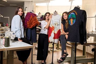 A la Lebanese American University, où Elie Saab parraine une licence de design de la mode. Les diplômées 2017, de g. à dr. : Sara Kayal, Dania Mahdi et Rafah Seoud.