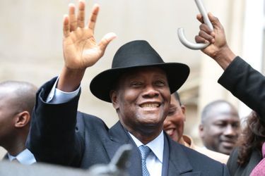 Alassane Ouattara est apparu jeudi à l’ambassade de Côte d’Ivoire en France et a assuré qu’il était en forme.