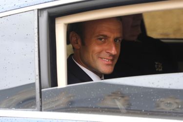 Emmanuel Macron lundi aux Invalides. 