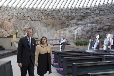 La grande-duchesse Maria Teresa et le grand-duc Henri de Luxembourg dans l'église de Temppeliaukio à Helsinki, le 11 mai 2016