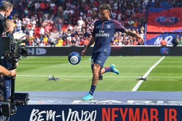 Neymar présenté au Parc des Princes samedi