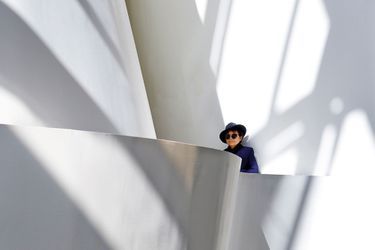 Yoko Ono dans la blancheur du musée Guggenheim
