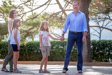 La reine Letizia et le roi Felipe VI d&#039;Espagne avec leurs filles à Palma de Majorque, le 3 août 2015