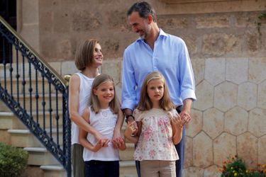 La reine Letizia et le roi Felipe VI d&#039;Espagne avec leurs filles à Palma de Majorque, le 3 août 2015