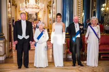 Donald et Melania Trump, avec la reine Elizabeth II, le prince Charles et Camilla, duchesse de Cornouailles, à Buckingham Palace, le 3 juin 2019.