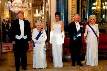 Donald et Melania Trump, avec la reine Elizabeth II, le prince Charles et Camilla, duchesse de Cornouailles, à Buckingham Palace, le 3 juin 2019.