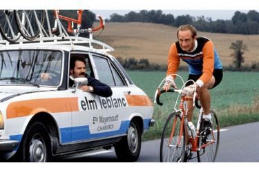  Benoît retrouve le réalisateur des «Randonneurs» Philippe Harel pour «Le vélo de Ghislain Lambert.» Il incarne le rôle éponyme d’un passionné de cyclisme, né à quelques minutes d’intervalle du champion Eddy Merckx, mais bien décidé à atteindre les sommets de son sport par tous les moyens, y compris en commençant comme distributeur d’eau dans une grande équipe.