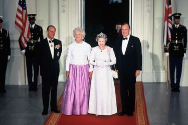 La reine Elizabeth II avec le président des Etats-Unis George H. W. Bush à Washington, le 14 mai 1991
