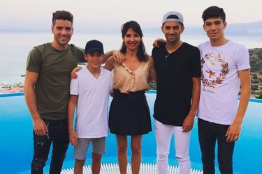 Veronique Fernadez et ses quatre enfants, Luca, Elyaz, Enzo et Théo Zidane, à Ibiza en juillet 2017