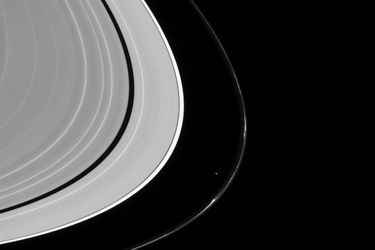 Prométhée déforme l&#039;anneau F de Saturne