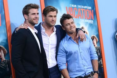 Chris Hemsworth entouré de ses deux frères, Liam et Luke, à Los Angeles le 27 février 2015