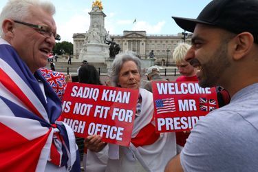 Pro-Trump et anti-Khan, ces manifestants dénoncent le maire de Londres, Sadiq Khan, qui se trouve être musulman.