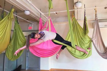Iris Mittenaere  en pleine séance de gym aérienne