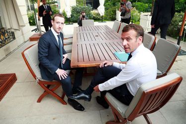 Mark Zuckerberg et Emmanuel Macron à l&#039;Elysée, mercredi.