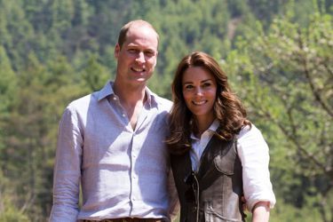 Le prince William et la duchesse Catherine de Cambridge au départ de leur trek au Bhoutan, le 15 avril 2016 