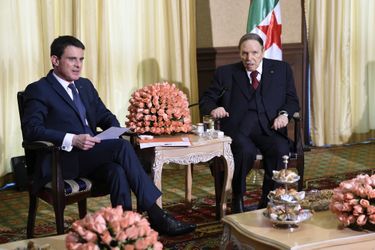 Le Premier ministre français Manuel Valls et le président algérien Abdelaziz Bouteflika à Alger, le 10 avril dernier. 