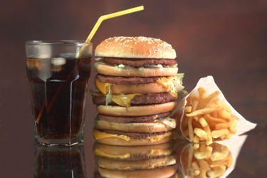 Soda, hamburger et frites