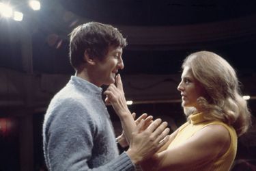 Claude Rich et Nicole Courcel dans la pièce "Les quatre saisons" d'Arnold Wesker, mise en scène par Claude Régy, au théatre Montparnasse. Septembre 1968.