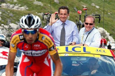Nicolas Sarkozy aux côtés de Christian Prudhomme, le directeur du Tour, lors de l&#039;étape Val d&#039;Isère-Briançon, le 17 juillet 2007. 