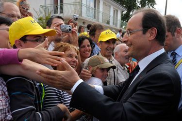François Hollande sur le Tour de France le 20 juillet 2012. 