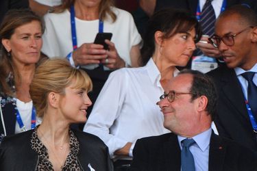 Julie Gayet et François Hollande, supporters des Bleues, le 31 mai 2019.