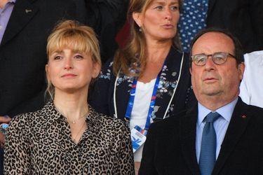 Julie Gayet et François Hollande, supporters des Bleues, le 31 mai 2019.