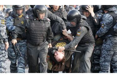 Près de 450 manifestants anti-Poutine auraient été arrêtées selon les chiffres du ministère de l'Intérieur. L’opposition affirme, elle, que 650 manifestants ont été interpelés. Parmi eux, le leader du Front de Gauche, Sergueï Oudaltsov, le blogueur anti-corruption Alexeï Navalny et l'ancien vice-Premier ministre Boris Nemtsov.